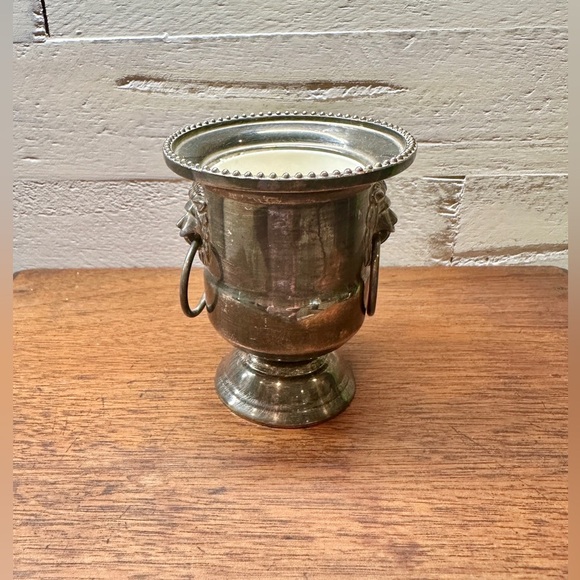 SHERIDAN, SILVER PLATE, MINIATURE CHAMPAGNE BUCKET WITH LION HEAD RINGS. - Picture 1 of 9